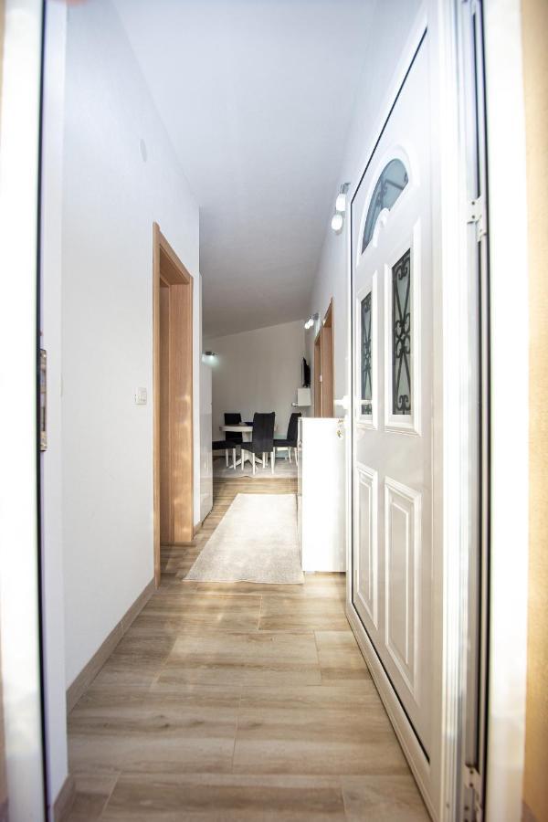 Lana Apartment Prcanj Exterior photo